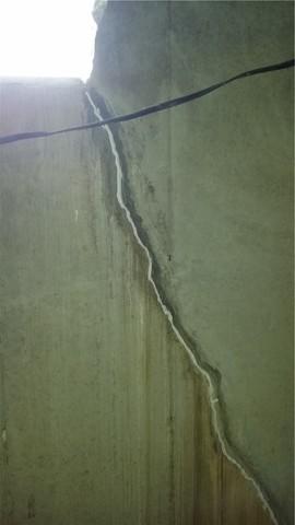 FlexiSpan Sealant Fills Leaking Wall Cracks