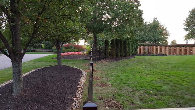 These two types of fences combine to bring a unique sense of beauty to this property.