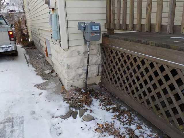 Visible Outside Foundation Bowing in Lansing