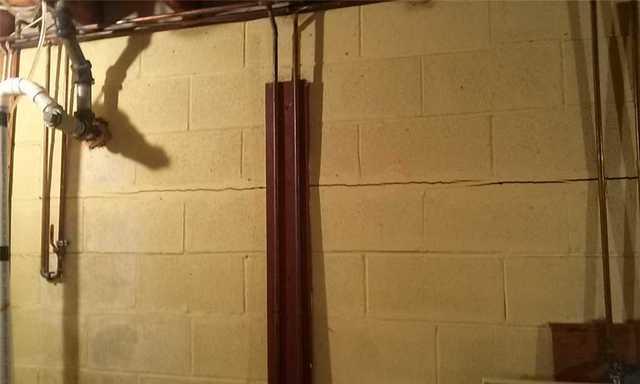 Crack in Block Wall is a Sign of Bowing