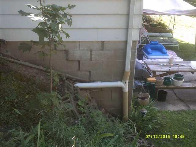 Stair Step Crack in Exterior of Foundation