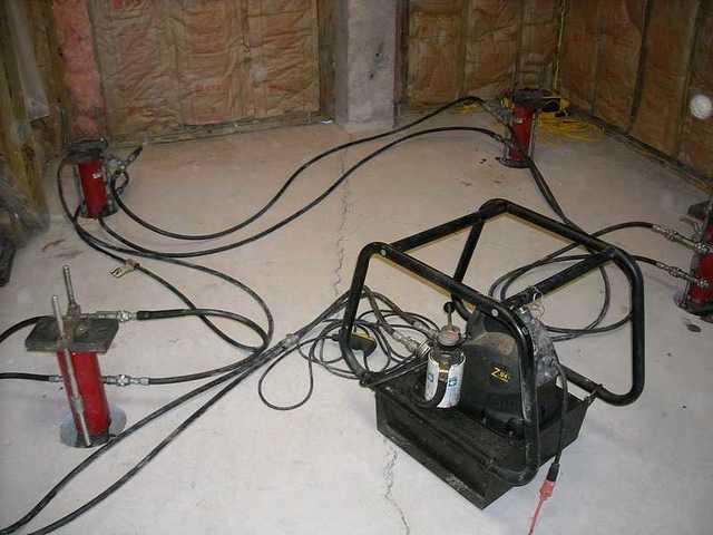 Lifting the piers with hydraulics