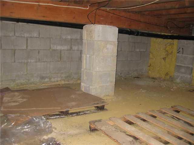 Humid Crawl Space in Farmingdale