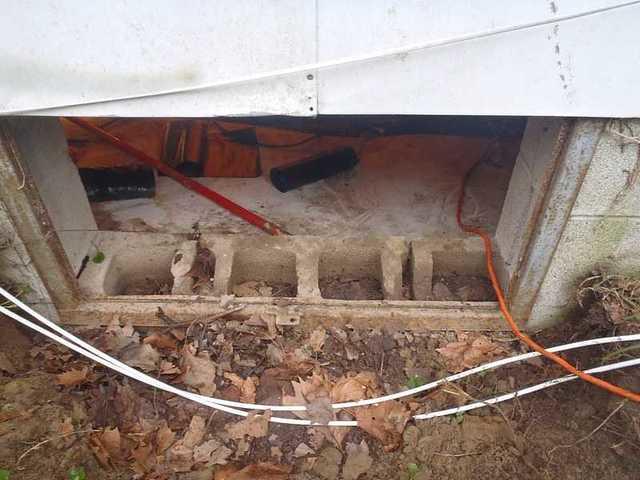 Crawlspace entrances and insulation in Easton, MD