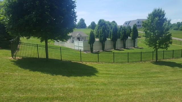 Aluminum fence in black