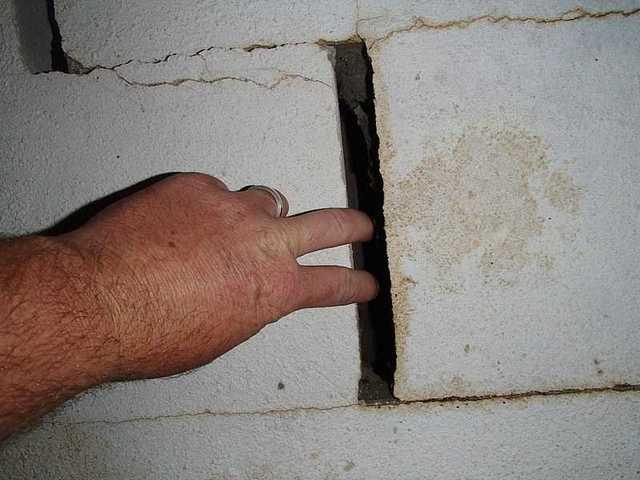 Showing the severity of the foundation cracks