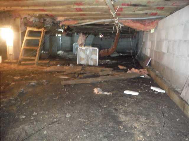 Wet Crawl Space in Canadian Lakes