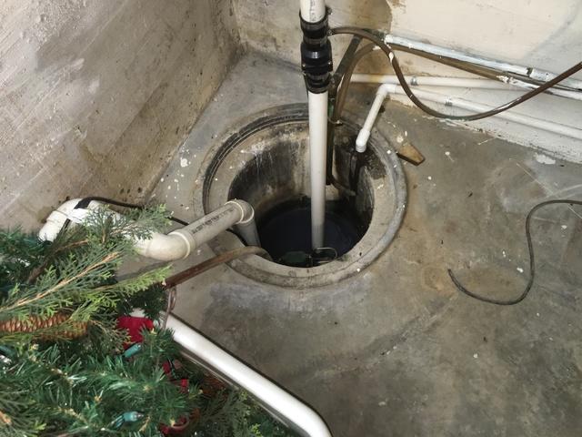 Outdated Sump pump is known to fail in this Owensboro, KY basement