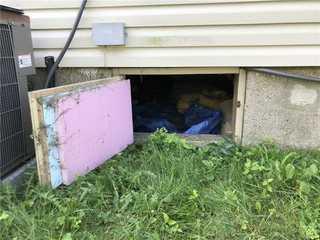The existing crawl space vent allowed humidity and moisture to easily get inside.