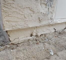 When cracks are running horizontally in a stem wall, it usually indicates that the corrosion issue started in the rebar and eventually affected the rest of the wall.