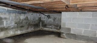 This crawlspace was suffering from a lot of water damage and required a proper solution.