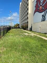 Located in Tampa, Florida, the DoubleTree Hotel was a long-standing establishment located near the Tampa International Airport. Its close proximity to Interstate I-275 posed a significant challenge to its safe demolition.