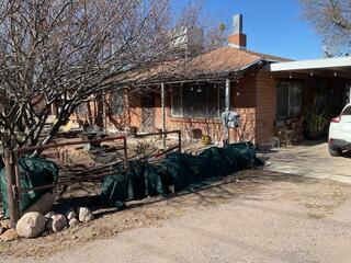 Expansive soil and water can cause significant foundation issues due to their impact on soil expansion and contraction. Enlisting foundation specialists is crucial to address these problems effectively. Utilizing self-leveling concrete and a concrete leveler can enhance repairs, especially for concrete driveway repair in Arizona, ensuring a stable and long-lasting foundation.