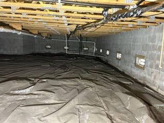 Upon inspecting the homeowner's crawl space, the LRE Design Specialist found the crawl space lacked proper moisture protection, leaving it prone to damage and mold growth.