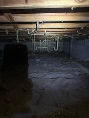 Following a thorough inspection by the LRE Design Specialist, it was discovered that the wooden floor joists in the home lacked adequate support, causing them to slope.