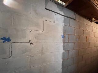 Stair step crack in Lost City, WV