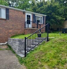 6' Privacy Black Fence Vinyl Fence / Black 36" Aluminum Railing.