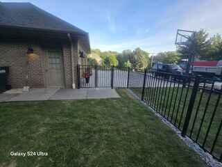 60" Chicago / 3 Rail Black Aluminum Fence.