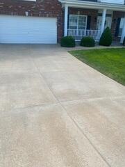 With a quick set-time and long-term adhesion, you'll be using your driveway in no time!