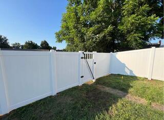 6' Acadia Privacy White Vinyl Fence/ (2) Gates (gates to be 6' Acadia with Vinyl Spindle top)