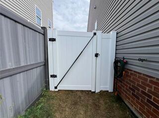 6' Acadia Privacy White Vinyl Fence / (1) 4' gate
