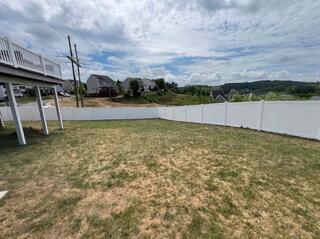 6' Acadia Privacy White Vinyl Fence / (1) 4' gate