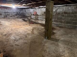 York, ME Crawl Space Has Water Intrusion