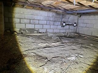 Musty Crawl Space in Versailles, OH