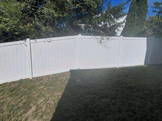 Vinyl Fence after cleaning