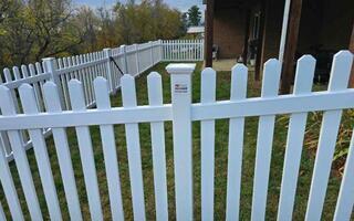 4' Olympic Picket White Vinyl Fence/ (1) gate / New England Caps