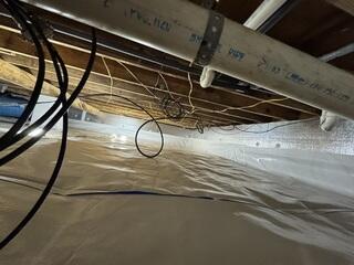 Fully Encapsulated and Insulated Crawl Space