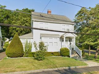Here's what Robert's roof looked like from the driveway before the renovation. Swipe through to see the beautiful transformation!
