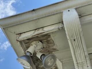 A closer look at the damaged soffit & fascia