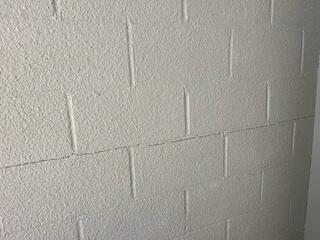 Horizontal Wall Cracks
