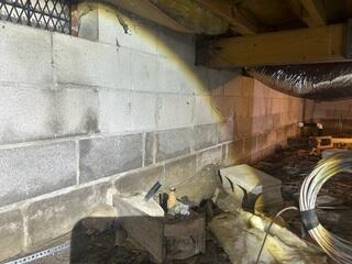 Efflorescence on Crawl Space Walls