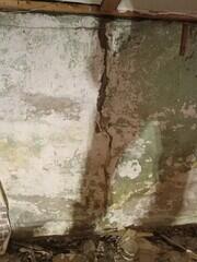 Wall crak.