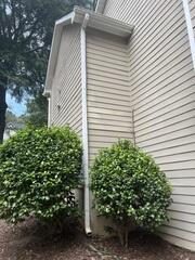 No downspout extenstion.