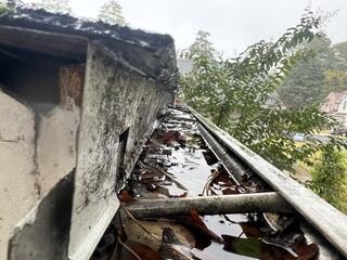 Fully clogged gutter