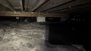 During the crawl space inspection, the LRE Design Specialist discovered that many of the original block piers supporting the home's floor joists had settled, causing the floor system above to slope.