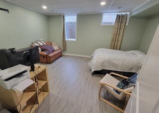 Bedroom/office space