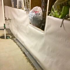 Clean, Dry, Durable Wall Covering