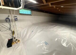 This crawl space has been encapsulated and waterproofed and is now a clean space where mold will no longer be able to grow. Our Starpipe Drainage System, Triple Safe Sump Pump, and CleanSpace Wall System all work together creating a healthy, dry crawl space for the homeowner.