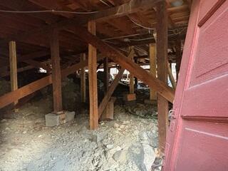 Crawl Space Before SmartJack Installation
