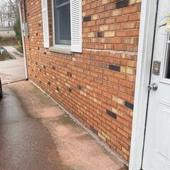Horizontal Brick Cracks