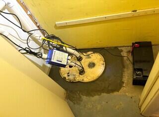 The TripleSafe Sump Pump will ensure a reliable protection, even during power outages, the system operates with the activation of the battery backup pump.