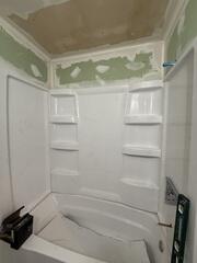 2nd floor bathrrom