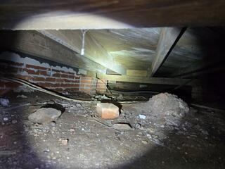 Musty Crawlspace in McDavid, FL