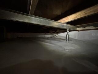 Musty Crawlspace in McDavid, FL