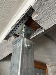 SmartJack Top Bracket Secured to Main Beam