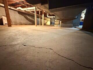 Crawl Space Cracking